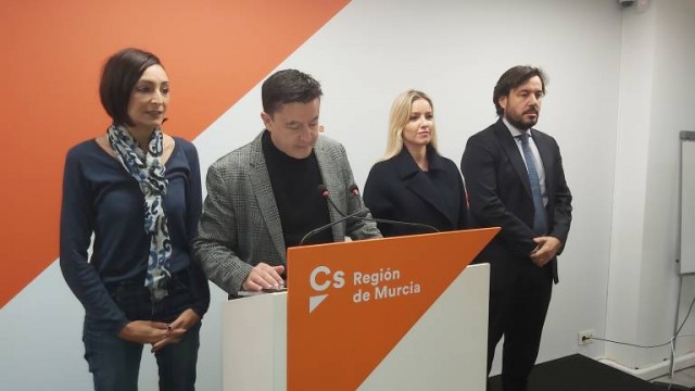 Sigue la polémica del pin parental, un veto para el PSOE que también rechaza Cs

