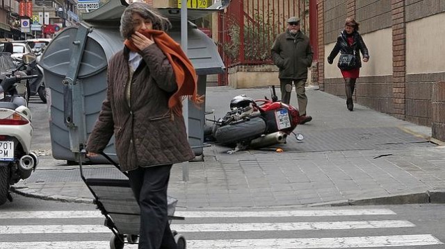Alicante suspende por el viento las actividades al aire libre del domingo y cierra los parques