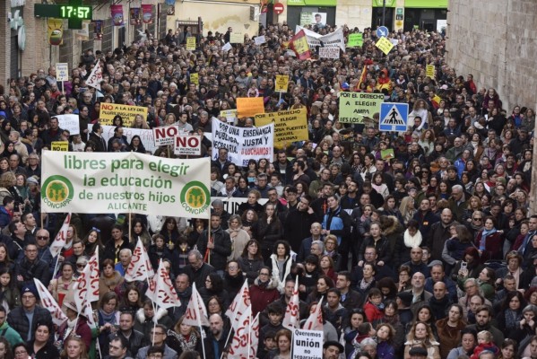 Libertad de elección, derogación de la ley y más consenso, entre las reivindicaciones