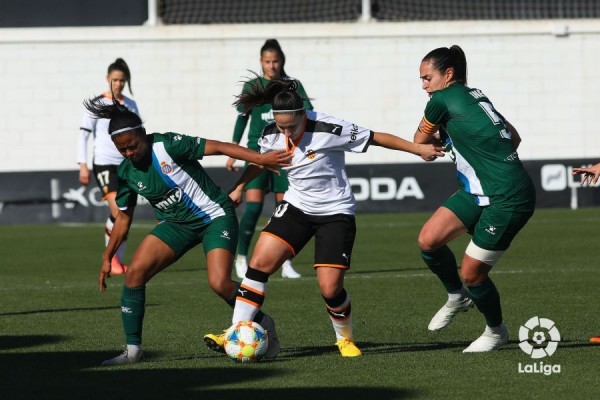 El Valencia se escurre entre sus miedos y el ímpetu del Espanyol