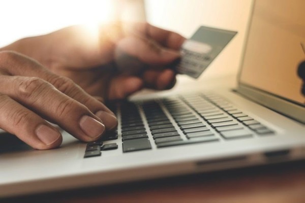 Los valencianos gastaron 1.532€ de media en 2019 en compras por Internet