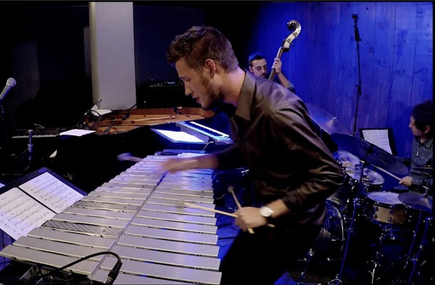 Simon Moullier, as del vibráfono moderno, actúa en el Jimmy Glass