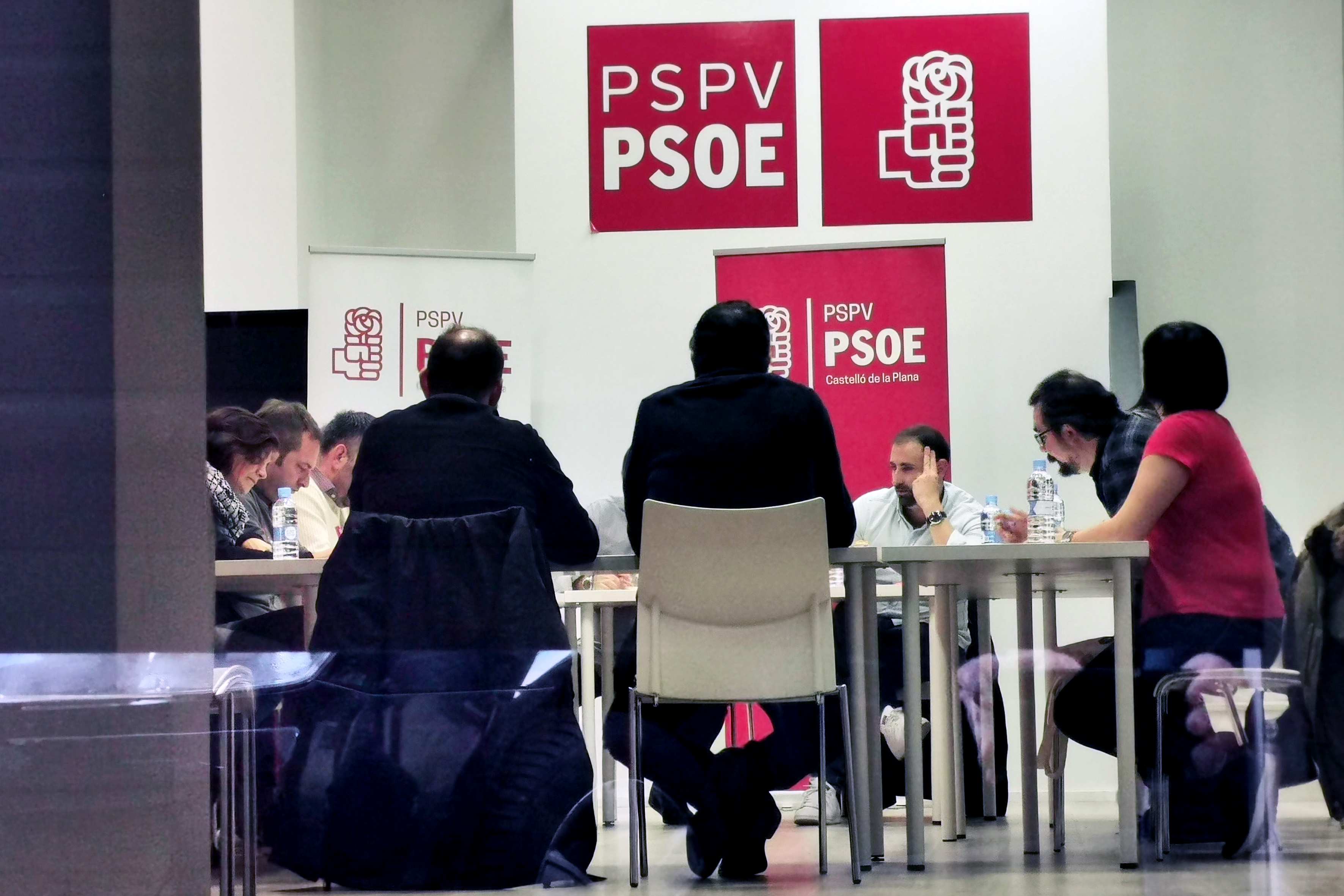 La comisión de seguimiento del Acord de Fadrell, en la reunión del 11 de enero. Fotos: Antonio Pradas - 