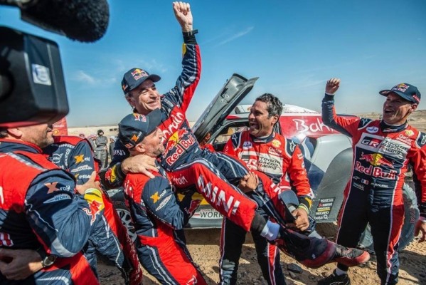 Carlos Sainz conquista su tercer Dakar y Brabec se estrena en motos
