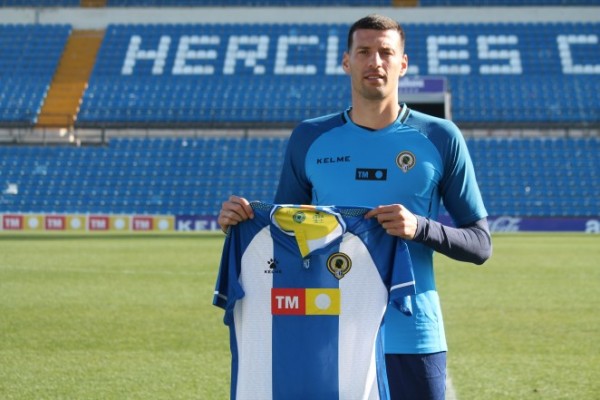 El Hércules hace oficial el fichaje del central Bruno Perone que debutará este sábado en Villarreal