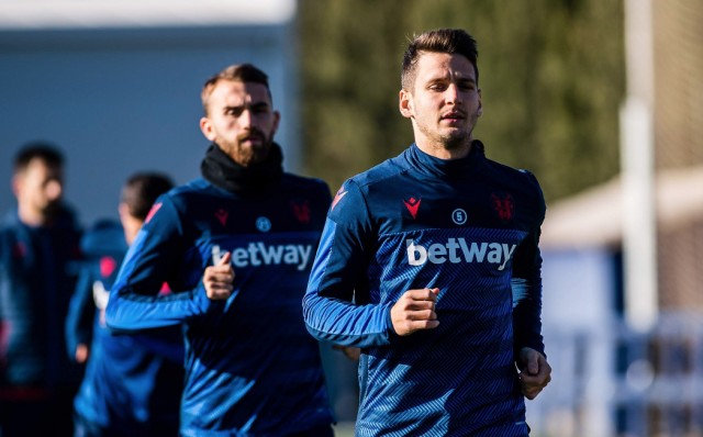 Paco López no recupera a Vezo para jugar ante el Alavés
