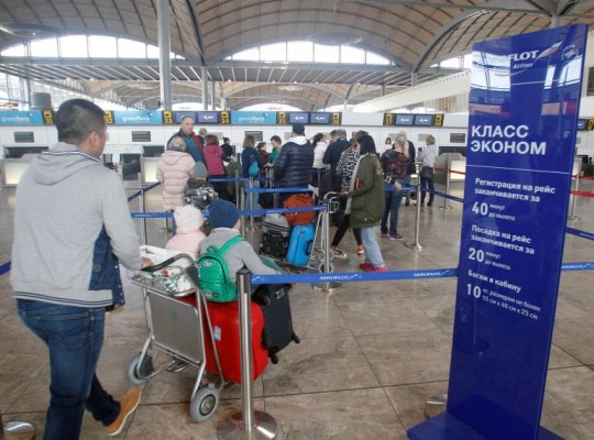 El aeropuerto de Alicante-Elche ya opera sin restricciones con el incendio controlado
