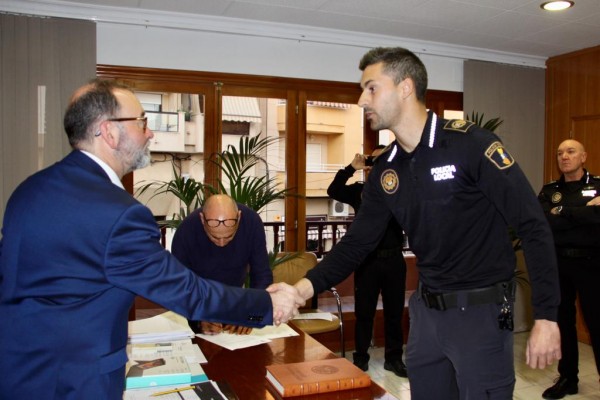 
La Policía Local de El Campello consolida su estructura con dos agentes incorporados como funcionarios de carrera
