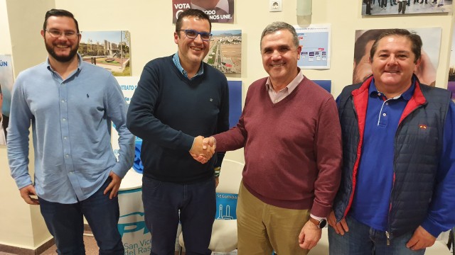 El histórico Francisco Cerdá deja la presidencia del PP de San Vicente: Óscar Lillo toma el mando 