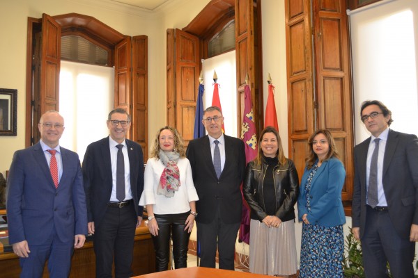 UMU e Hidrogea impulsan una cátedra para fomentar la gestión eficiente del agua

