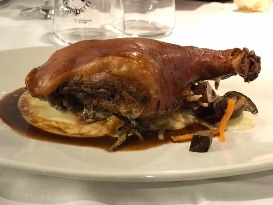 Cochinillo confitado en Easo Berri