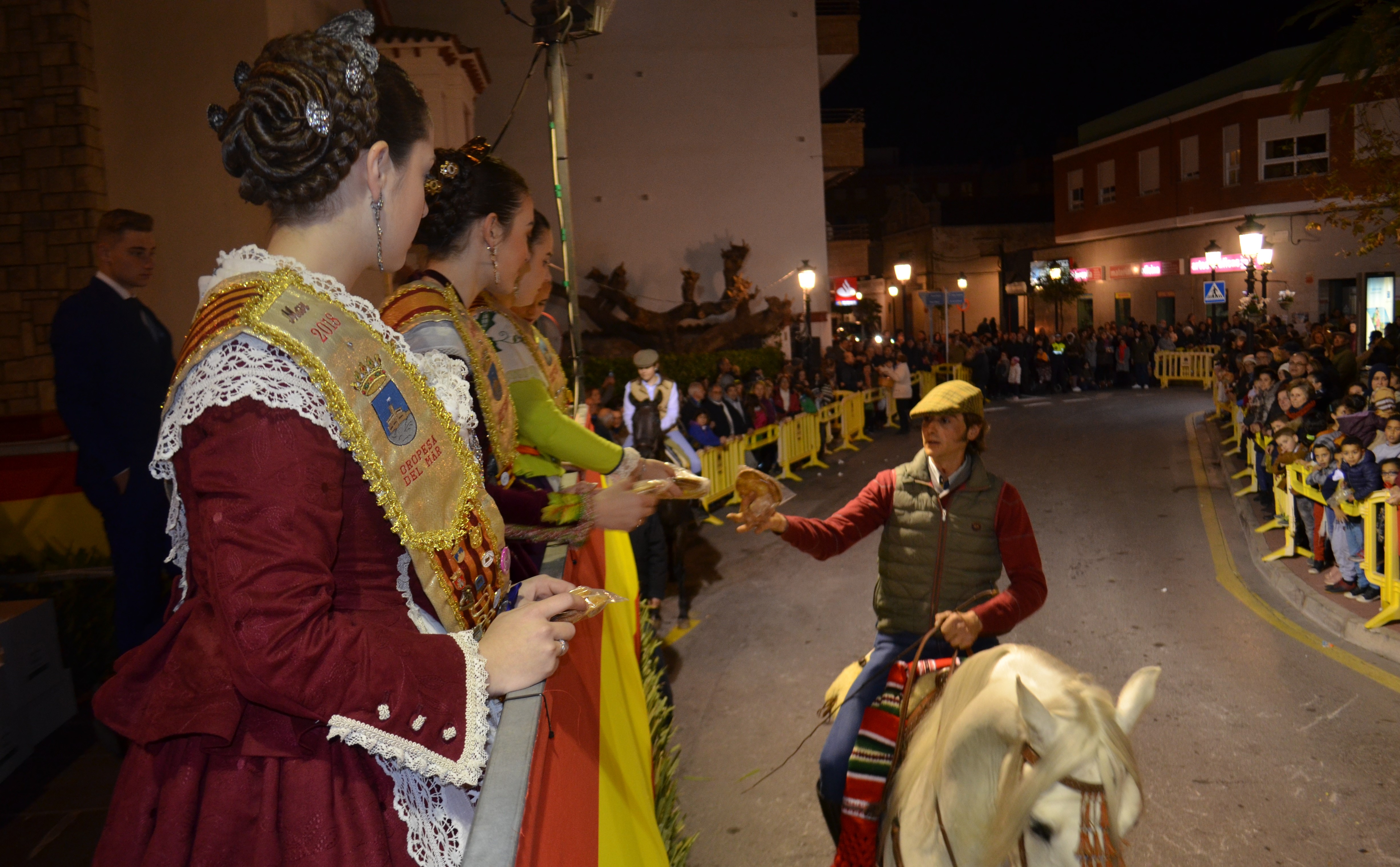Oropesa del Mar 'da la bienvenida' al fuego y la tradición con las fiestas de Sant Antoni