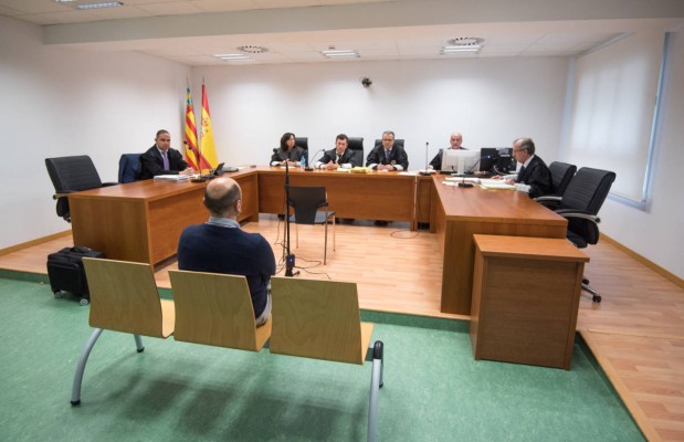 El fiscal mantiene la acusación contra Echávarri: el despido de la cuñada de Barcala fue 'una venganza'