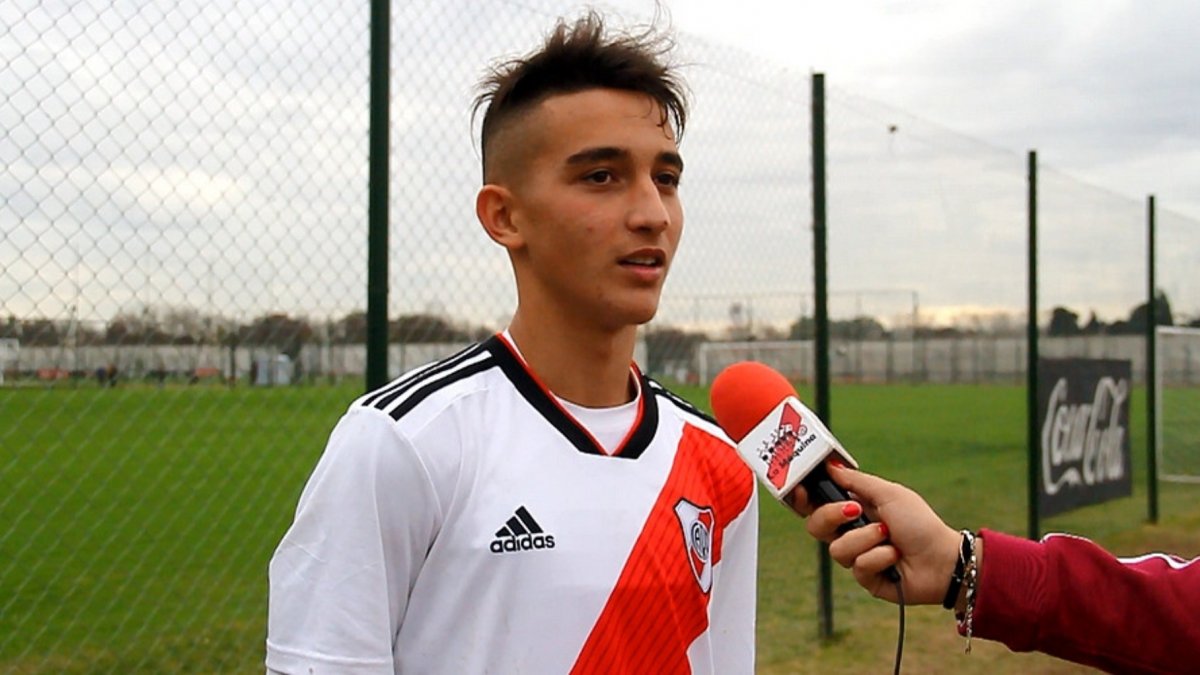 El joven Tiago Geralnik atiende a un medio en Buenos Aires. (Foto: CLARIN) - 