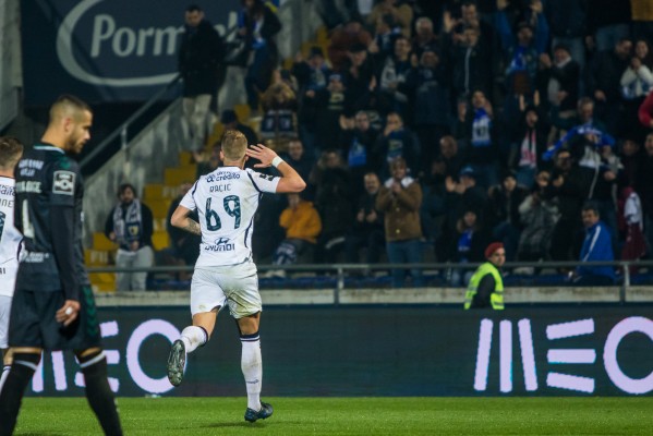 Racic y Centelles conducen al Famalicao a las semis de la Taça