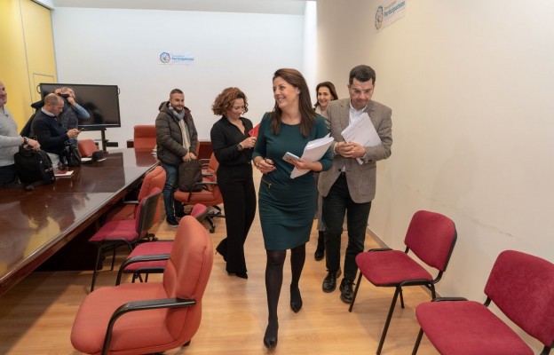 Los funcionarios dejan a la concejala con la palabra en la boca en plena negociación salarial en Cartagena