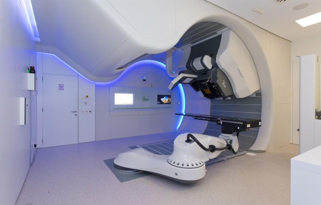 Tratan al primer paciente en España con terapia de protones