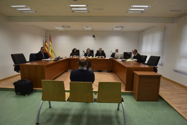 Echávarri defiende que echó a la cuñada de Barcala por miedo a más denuncias tras el 'caso Comercio'