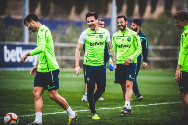 Toño arranca el entrenamiento recuperado del golpe sufrido en el pie
