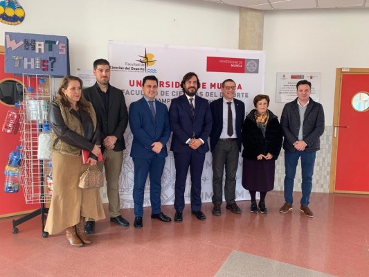 La UMU refuerza su campus de San Javier con un campo de fútbol de la mano de la CARM y el Ayuntamiento 