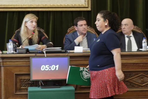 Compromís pasa por el aro con Fiestas y se somete a la disciplina que marcan sus socios en Castelló