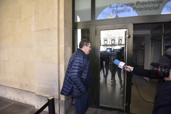 El arranque del juicio por el asesinato del alcalde de Polop se retrasa entre negaciones de los acusados