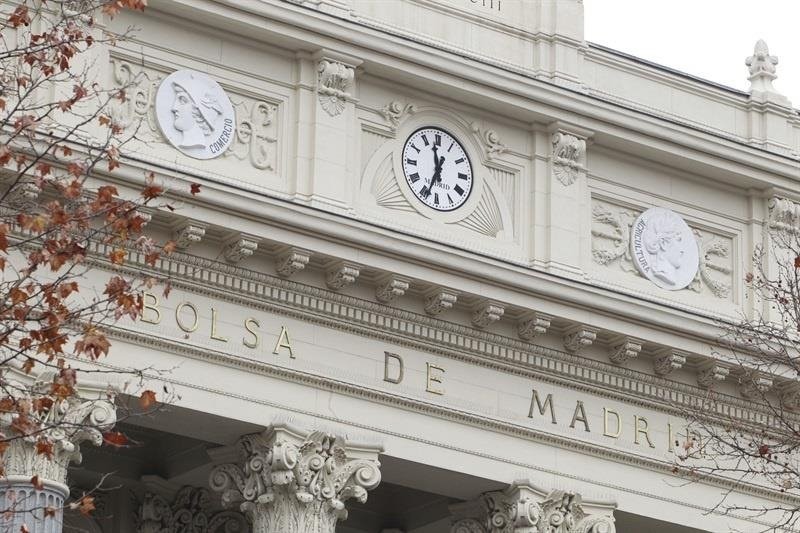 El Ibex 35 cae un 0,31% en la sesión, por encima de los 9.500 puntos