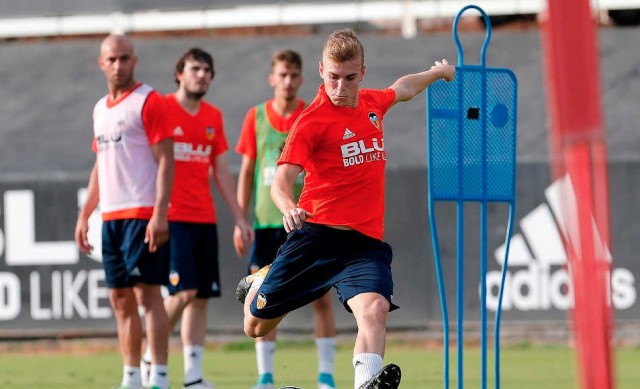 El VCF se ejercita en Paterna con las ausencias de Abdennour, Maksimovic y Santi Mina