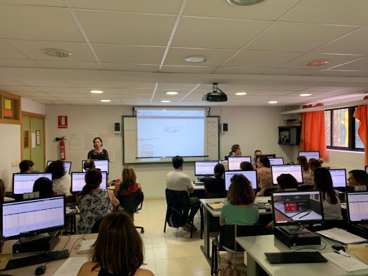 Denuncian el cese de profesores interinos al parar la baja los titulares durante la Navidad 