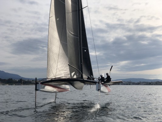 El Alinghi, doble campeón de la Copa América, y otros seis barcos entrenarán en el Mar Menor