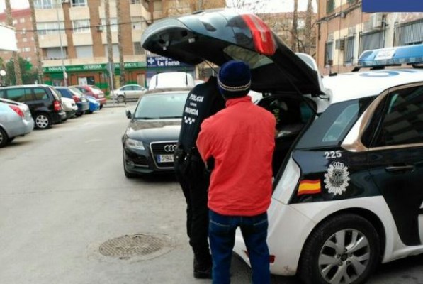 Los 'gorrillas' siguen campando a sus anchas por Murcia a la espera de que arranque la ordenanza 
