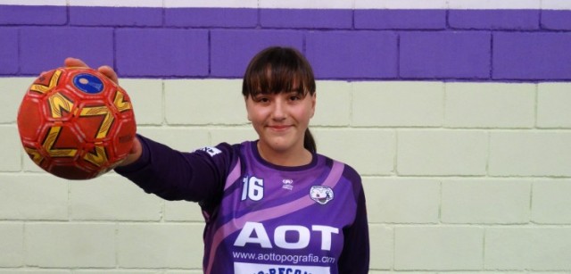 Alicia Robles, joven portera bullense del CBM Salud de Tenerife, es citada por la Federación Española