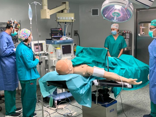 La robótica llega a la Arrixaca para simular operaciones y solucionar las complicaciones 