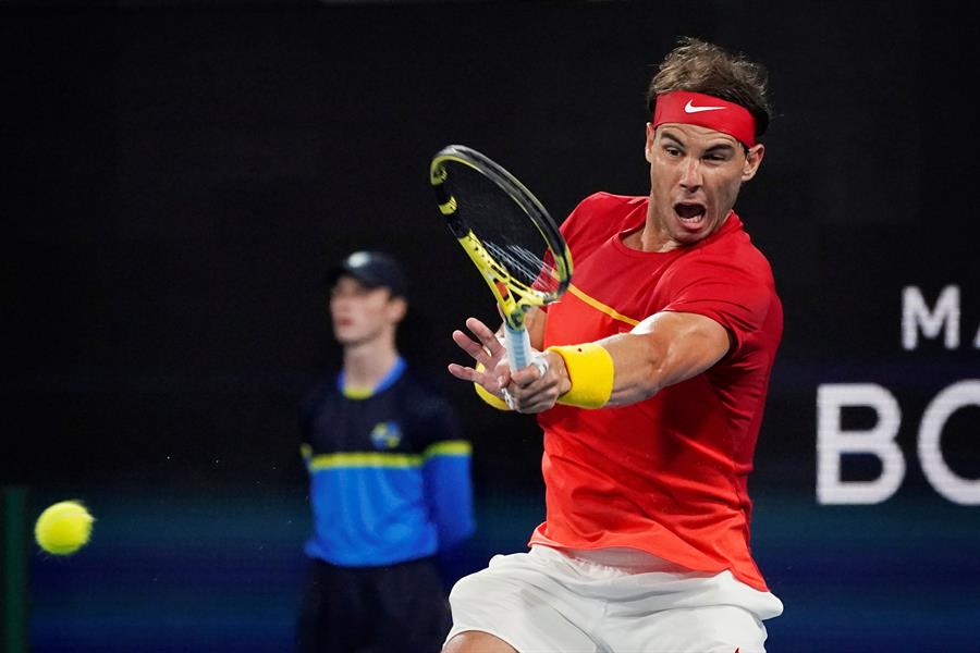 Djokovic se impone a Nadal y logra el empate en la final de la ATP Cup