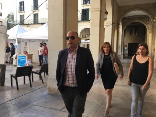 El despido de la cuñada de Barcala sienta este miércoles al exalcalde Echávarri de nuevo en el banquillo