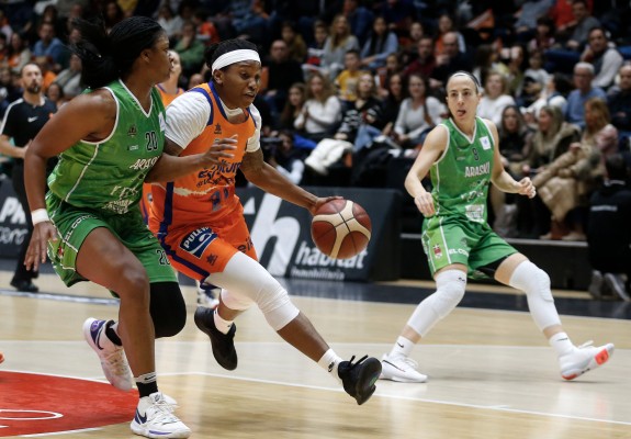 Valencia Basket remonta y logra un triunfo de peso ante Araski