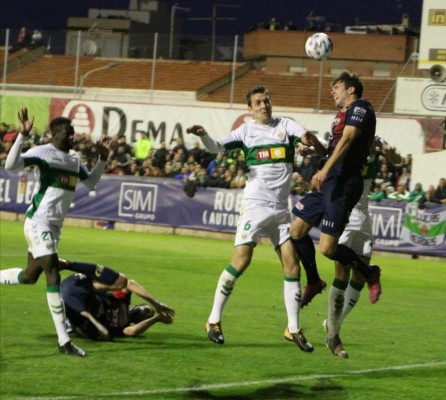 El Yeclano cae en casa tras 30 partidos sin hacerlo y dice adiós a la Copa frente al Elche (1-2)