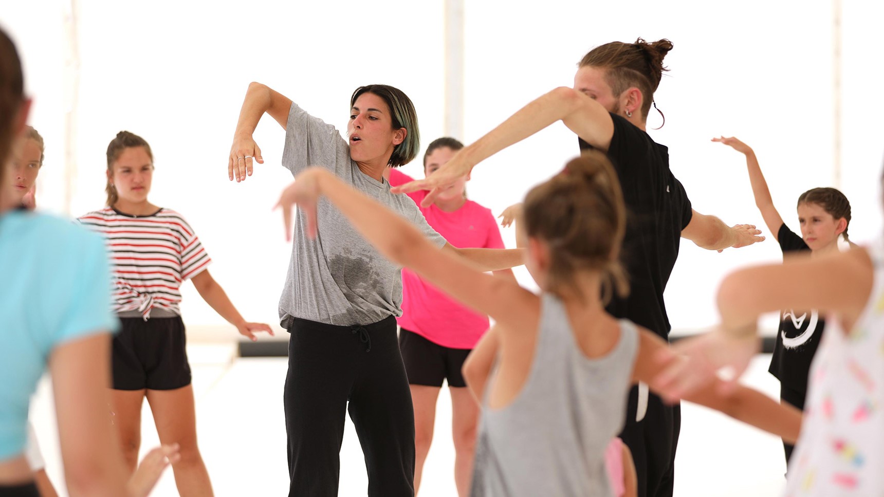 Un espectacle interactiu pren el Museu de Belles Arts per a ensenyar valors ballant 