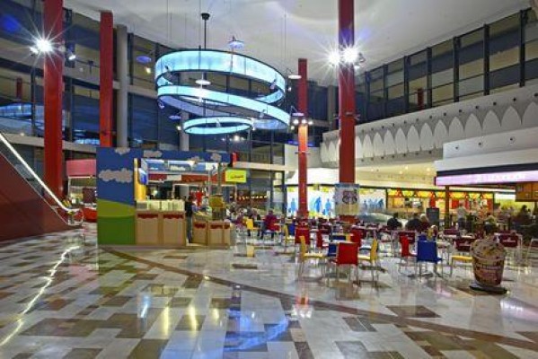 La socimi Lar se hace con todo el centro comercial la Marina de Alicante
