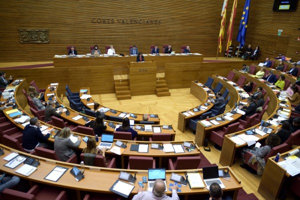 Les Corts alargan las vacaciones hasta el 27 de enero