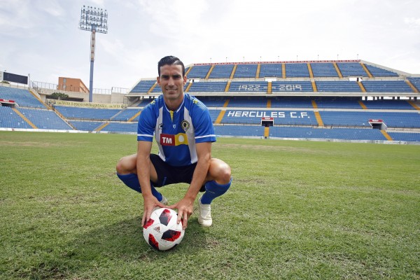 El Hércules rescinde contrato a Alejandro Alfaro después de que haya jugado solo 503 minutos