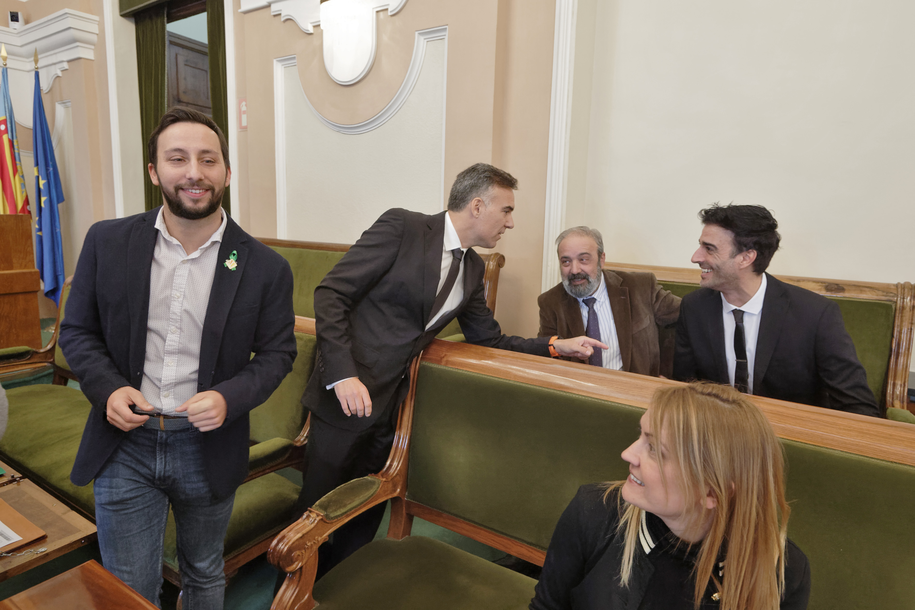 Sergio Toledo, primero por la izquierda, en el último pleno. Foto: ANTONIO PRADAS - 