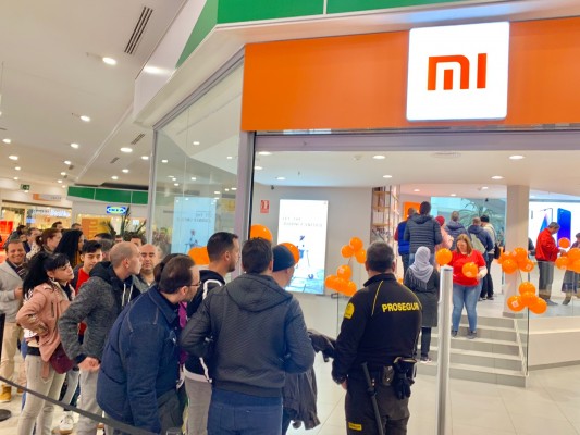 Xiaomi estrena tienda en Alicante: una Mi Store de 150 metros con los 'smartphones' de la marca