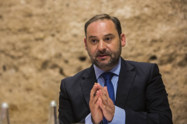José Luis Ábalos seguirá en el Gobierno como ministro de Transportes y Movilidad
