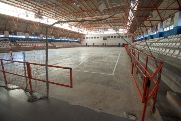 Orihuela se queda sin baloncesto senior por instalaciones sin reparar a causa de la DANA