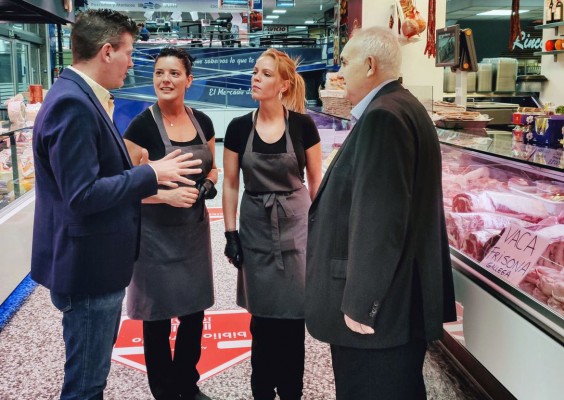 El control a los puestos de mercadillos y plazas de abastos se salda con sólo tres sanciones