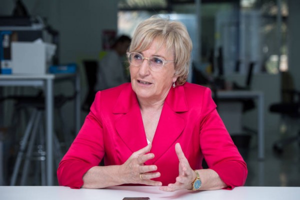 Sanidad reitera que el Hospital de Torrevieja revertirá al sistema público en octubre de 2021 