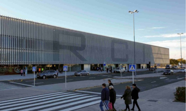 Turismo encarga un estudio sobre cómo dar vida al aeropuerto