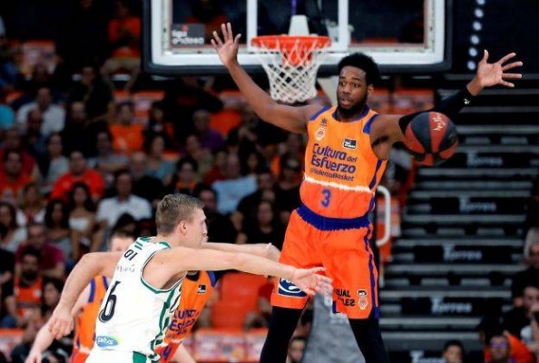 
Loyd, baja ante Olympiacos por un esguince de tobillo y duda ante el Joventut