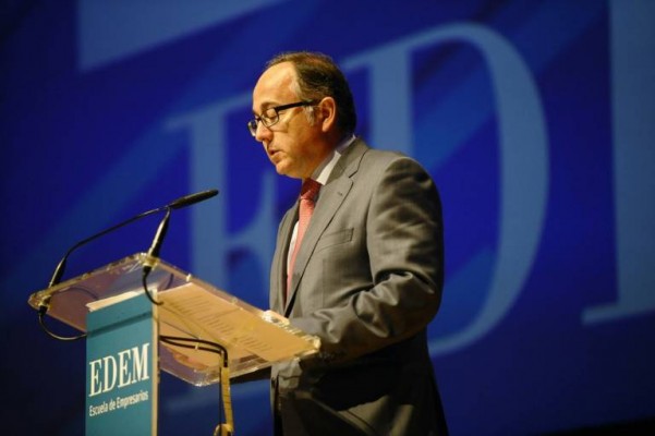 Willie Walsh dejará su puesto de consejero delegado en IAG y será sustituido por Luis Gallego

